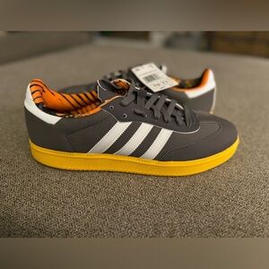 Unisex Adidas Velosamba made with Nature Cycling Shoes